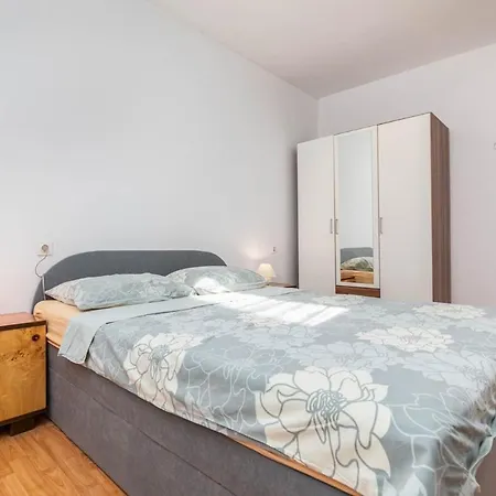 Apartment Nikola *