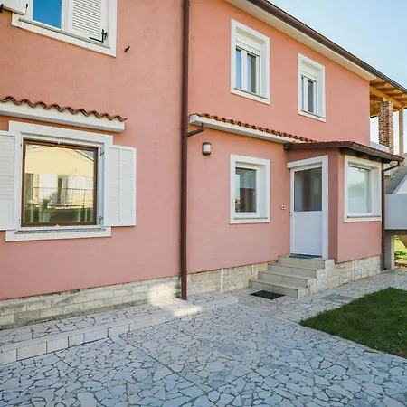 Apartment Nikola Pula