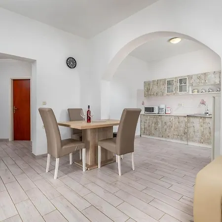 Apartment Apartment Nikola Pula