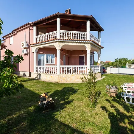 Apartment Nikola * Pula