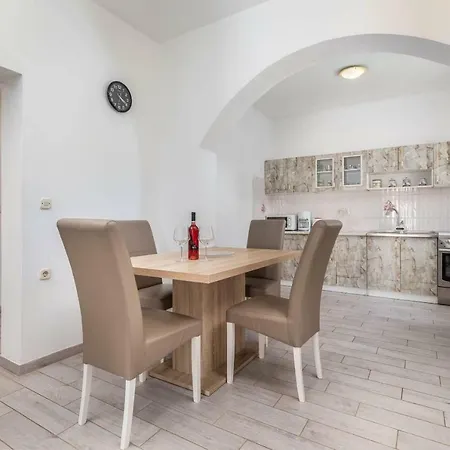 Apartment Nikola Pula